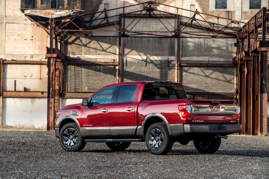  Nissan Titan Platinum Reserve Crew Cab 2016 года  (фото 15 из 17)
